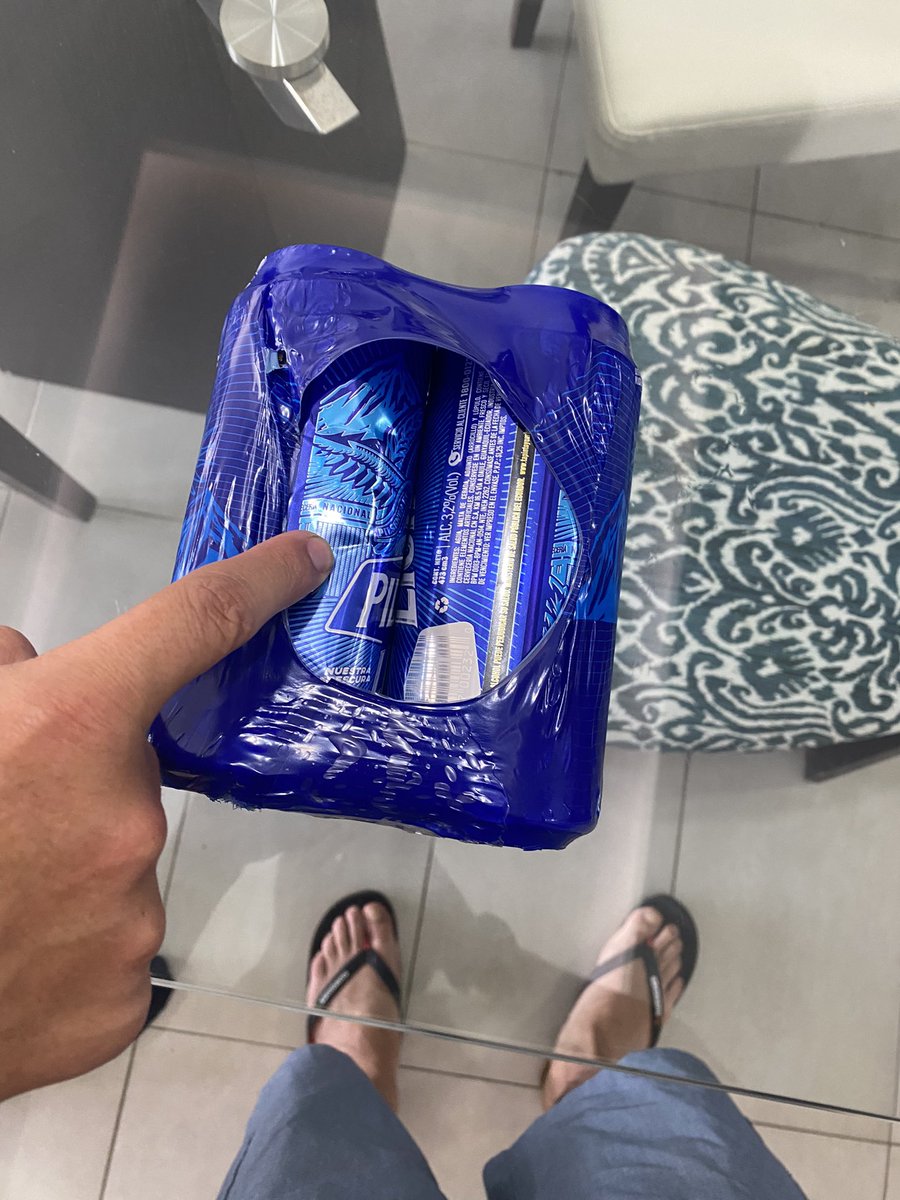 fransiscoRC's tweet photo. Estafa #pilsenerlight 
Compro sixpack en lata de pilsener light y me llega una lata totalmente vacía. 
@pilsener_light @PilsenerEcuador @DEFENSORIAEC @LassoGuillermo @MinGobiernoEc @elcomerciocom @Arcsa_Ec https://t.co/wwVJUlaY6l