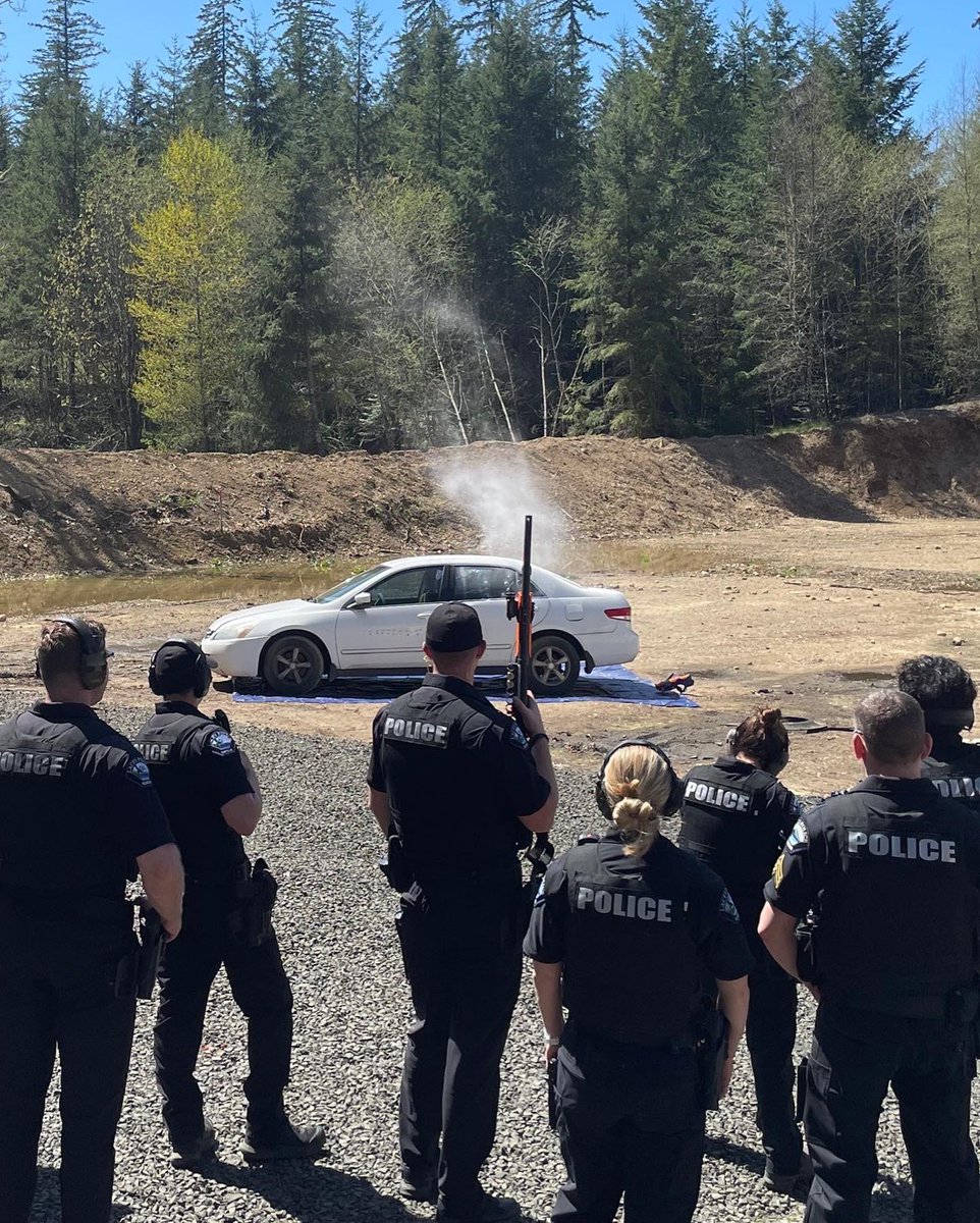 LaceyPolice's tweet photo. It's a #BeautifulDay for some more #LessLethalTraining for the other half of our team today! πβοΈπIf you enjoy #HandsOnTraining and want to be part of our team, check out: https://t.co/ow98rPoQOh #WeAreHiring #TrainingFriday #NeverStopLearning #FriYay #LaceyUnited #LaceyPD https://t.co/V2b0MjE5DF