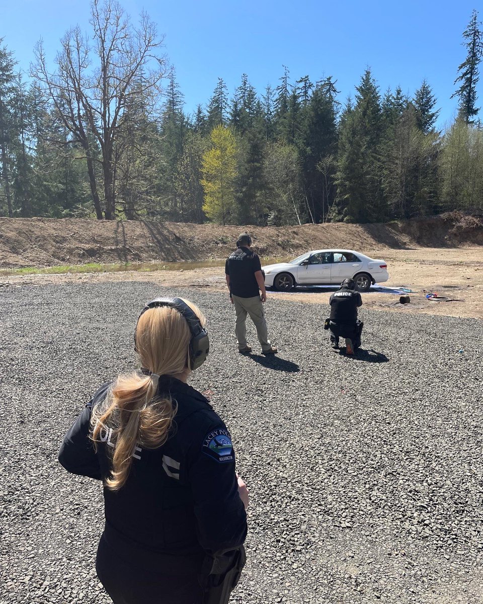 LaceyPolice's tweet photo. It's a #BeautifulDay for some more #LessLethalTraining for the other half of our team today! πβοΈπIf you enjoy #HandsOnTraining and want to be part of our team, check out: https://t.co/ow98rPoQOh #WeAreHiring #TrainingFriday #NeverStopLearning #FriYay #LaceyUnited #LaceyPD https://t.co/V2b0MjE5DF