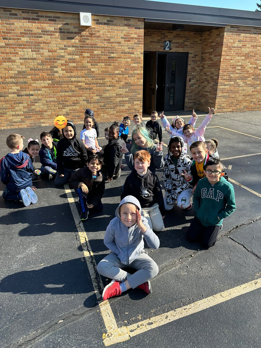 MrsKellyTwarog's tweet image. Fun filled week at Campi as our ABC celebration is underway. Drawing day, experiment day, and one final pep rally. 🩵🧡#TeamCampi
