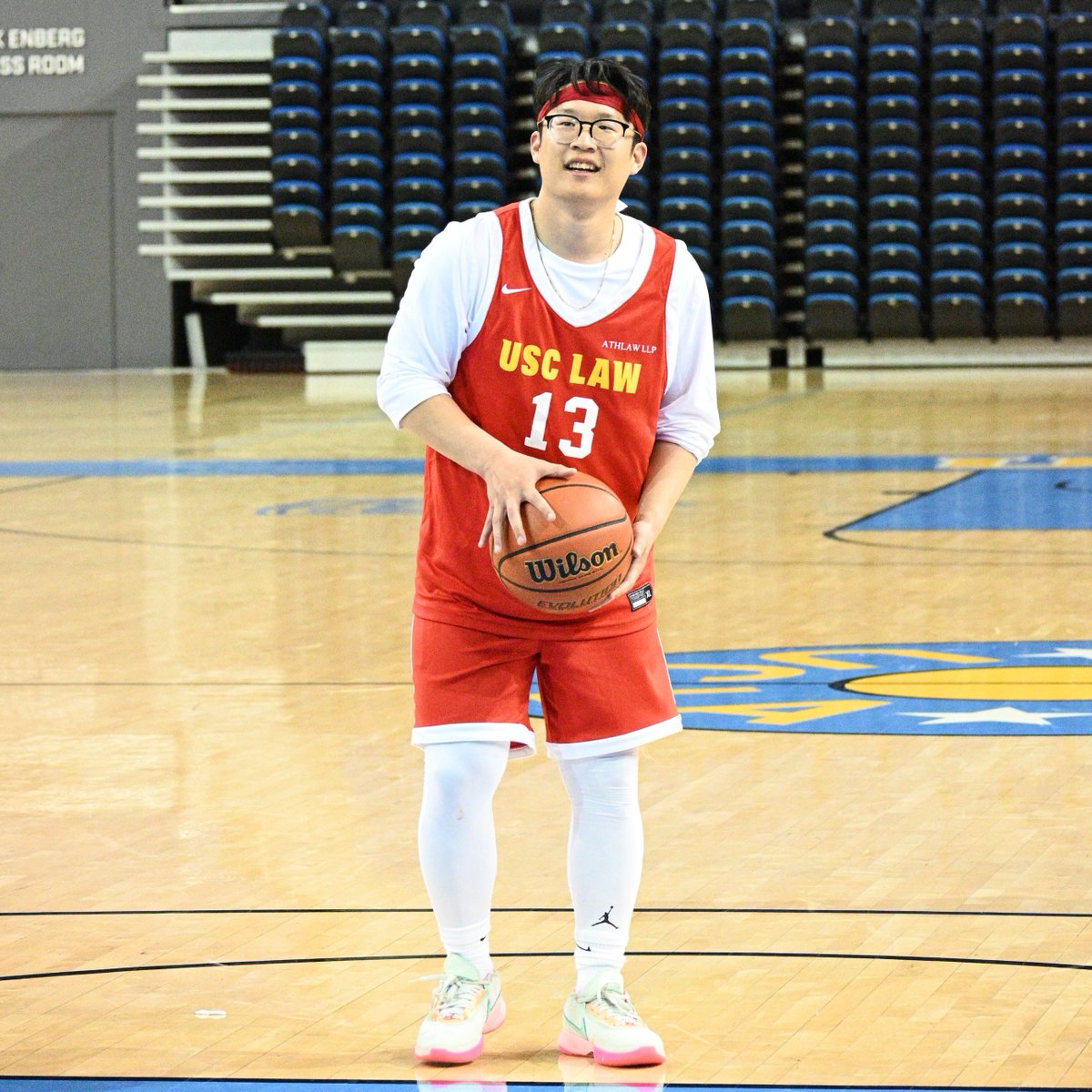 USCGouldLaw's tweet photo. #USCGrad fun fact: #GouldGrad Daniel Han has been involved in competitive basketball as a player and a coach for more than 15 years; as an undergrad at @USC, Han worked with the women's basketball team to help the players fine-tune their skills and prepare game strategies. https://t.co/suEtVn20zu