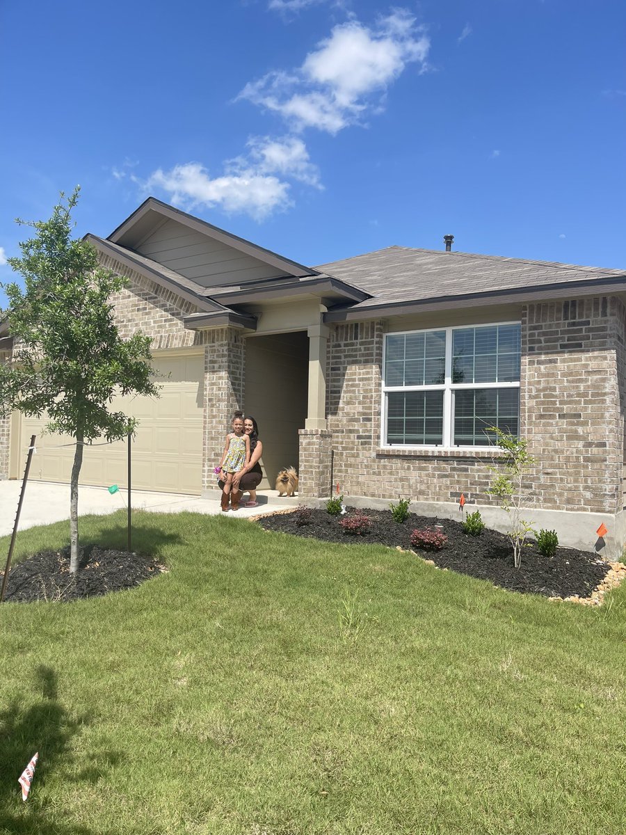 starpoooh_'s tweet image. We are homeowners!! ✨🥹🤍🔑 thank you God for blessing us with this new milestone. Can’t wait for all the memories that we’re going to make here!