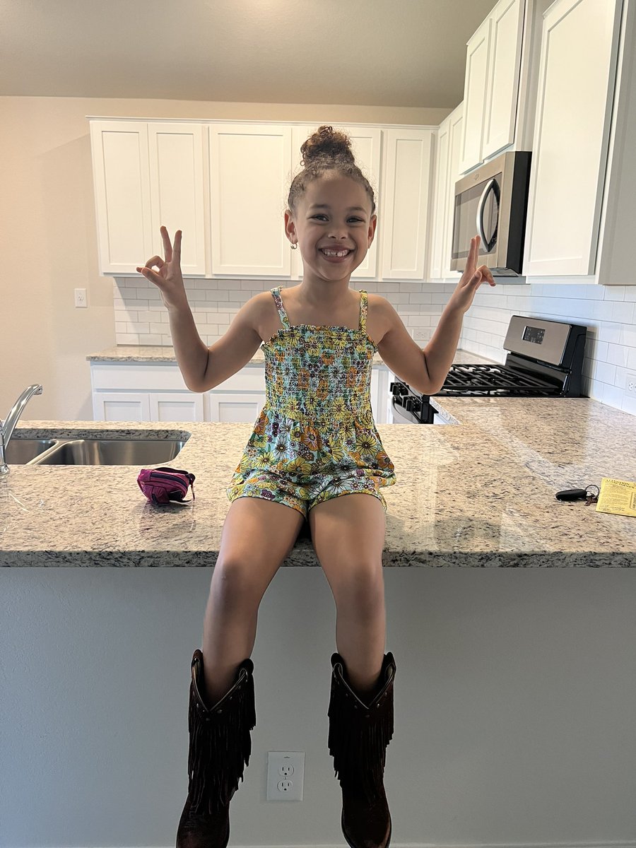 starpoooh_'s tweet image. We are homeowners!! ✨🥹🤍🔑 thank you God for blessing us with this new milestone. Can’t wait for all the memories that we’re going to make here!