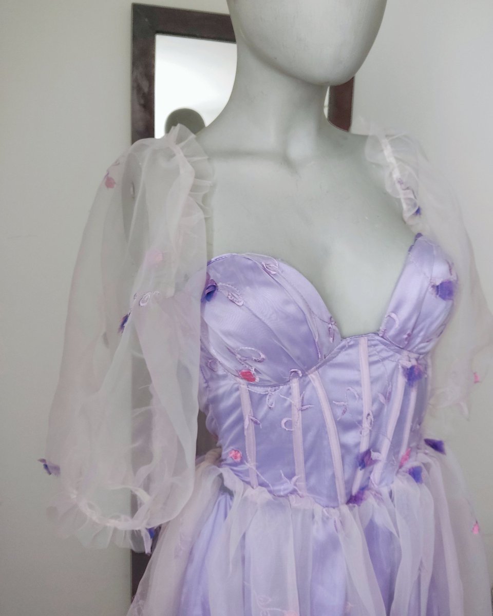 NahjraCreations's tweet image. Finally finished this dress! I've been trying to finish it for weeks!
Spring dress, the fabric is embroidered with 3D organza 3d flowers. Removable sleeves and corset back.
Size S/M cup B

#faerie #dress #springdress