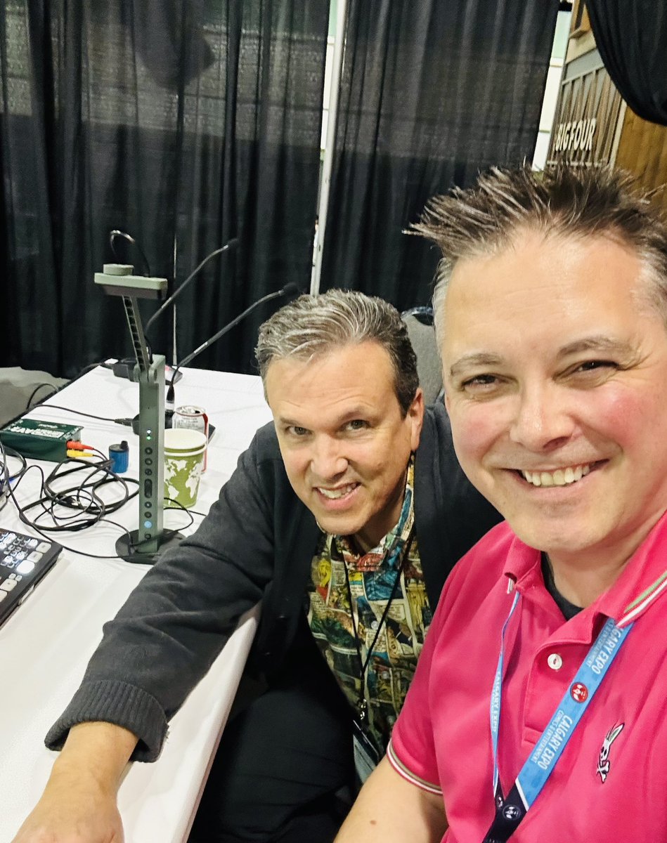 GeekNerdNet's tweet photo. Just had a ton of fun talking with Bill Morrison on the Big Four stage at @Calgaryexpo. Thanks, Bill. 👏👏👏👏👏
#ConventionLife #SimpsonsComics #BongoComics #Futurama #MADMagazine #Disney https://t.co/6jXFqpwmGN