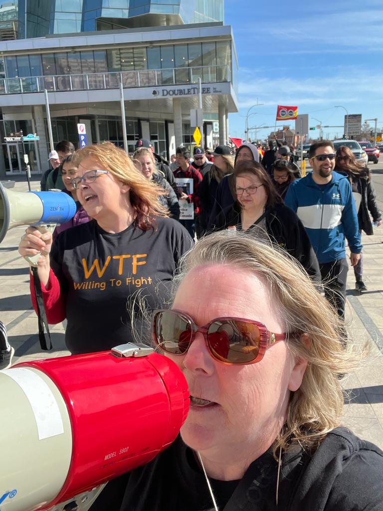 psacprairies's tweet photo. REVP @mshladun in AB today speaking with members and ensured the crowd in Edmonton was fired up on the picket line #PSACStrike2023 #UnionPridePrairieWide #WorkersCantWait https://t.co/uD3GPEiRk6