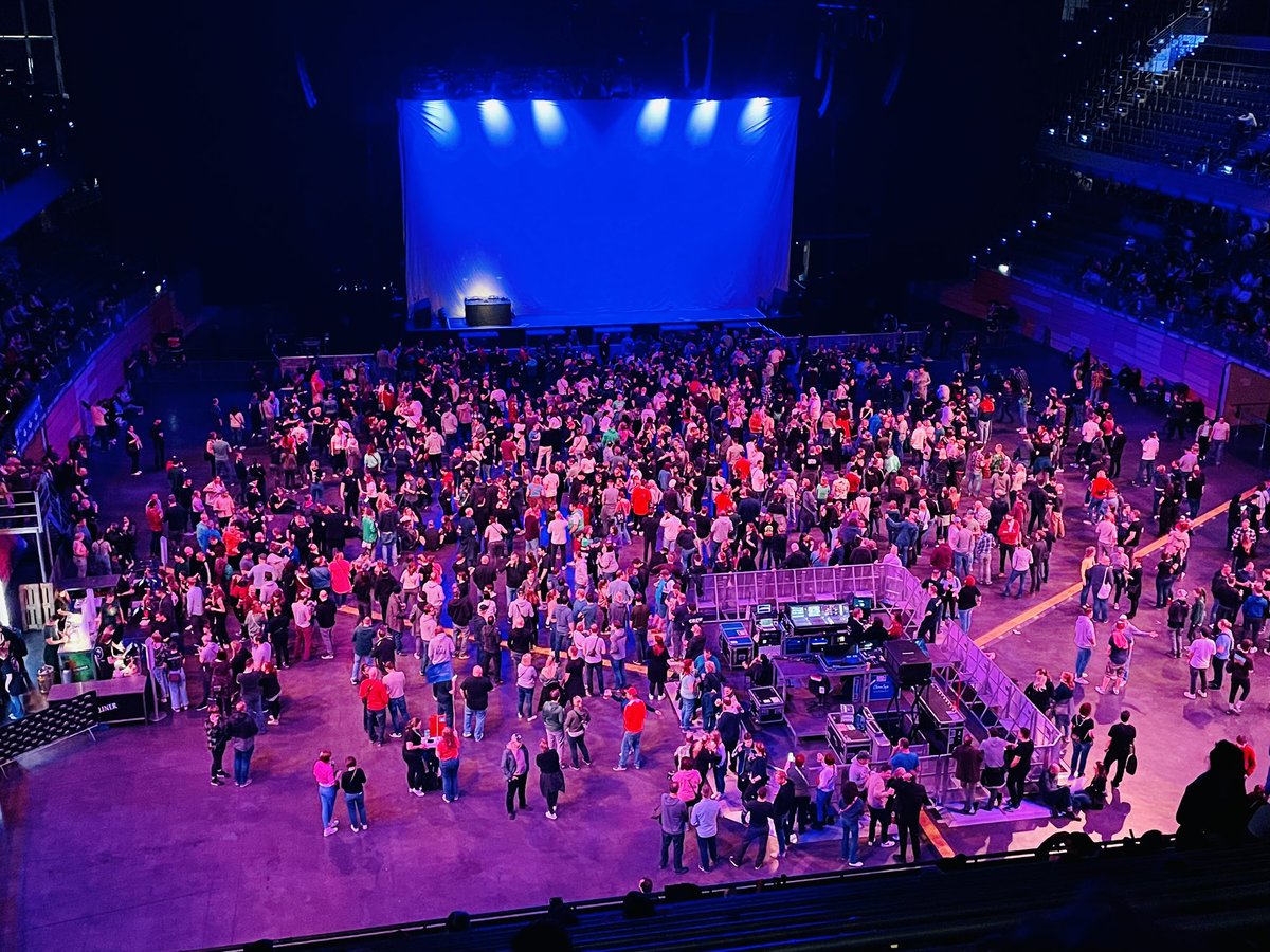 Still waiting 4 the action 😎 <a href="/fettesbrot/">Fettes Brot</a> #berlin