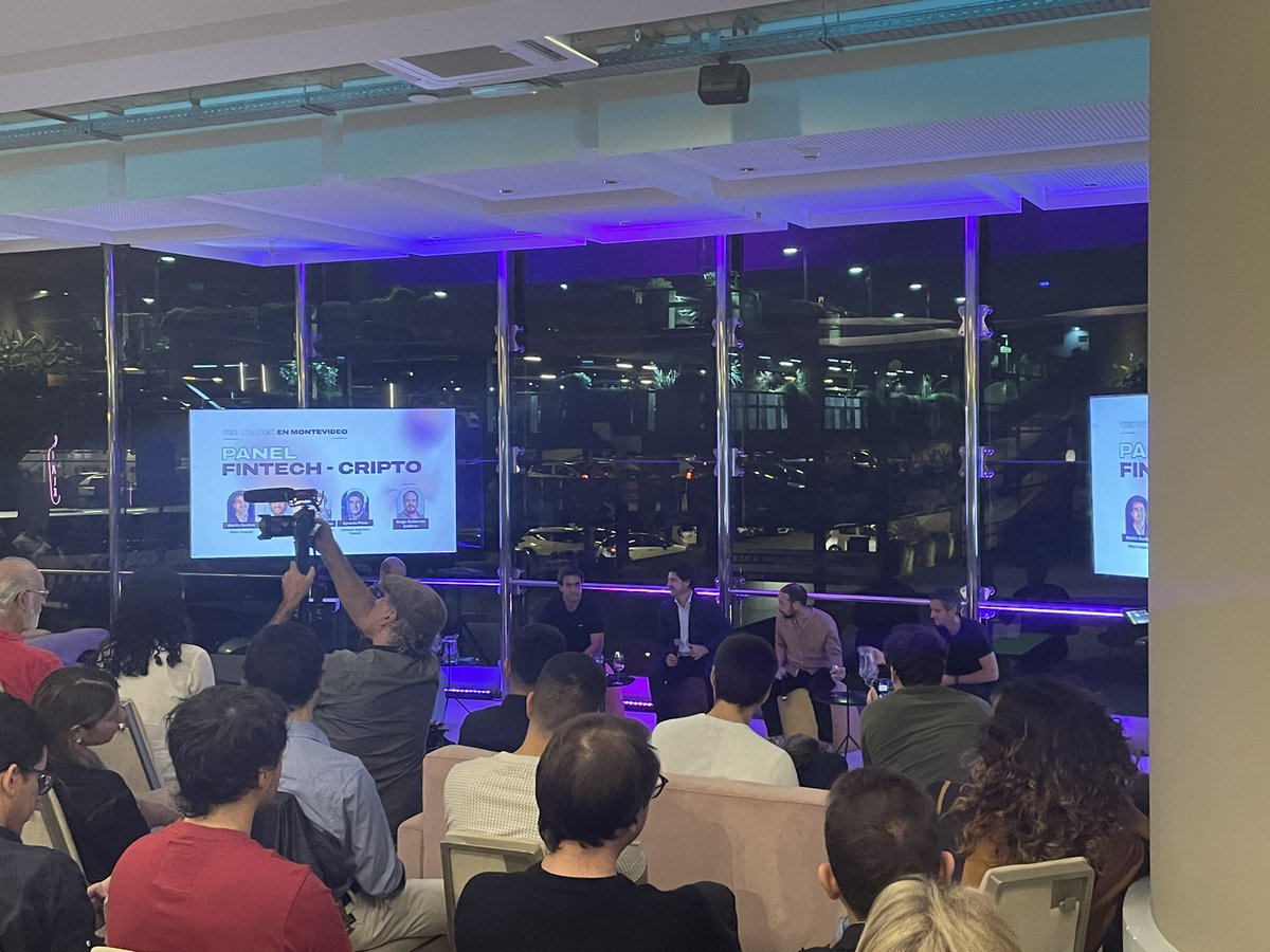 ivarese's tweet photo. #TimDrapper @TimDraper en #Montevideo #Uruguay 🇺🇾 Panel crypto https://t.co/Qgk6iBT1G6