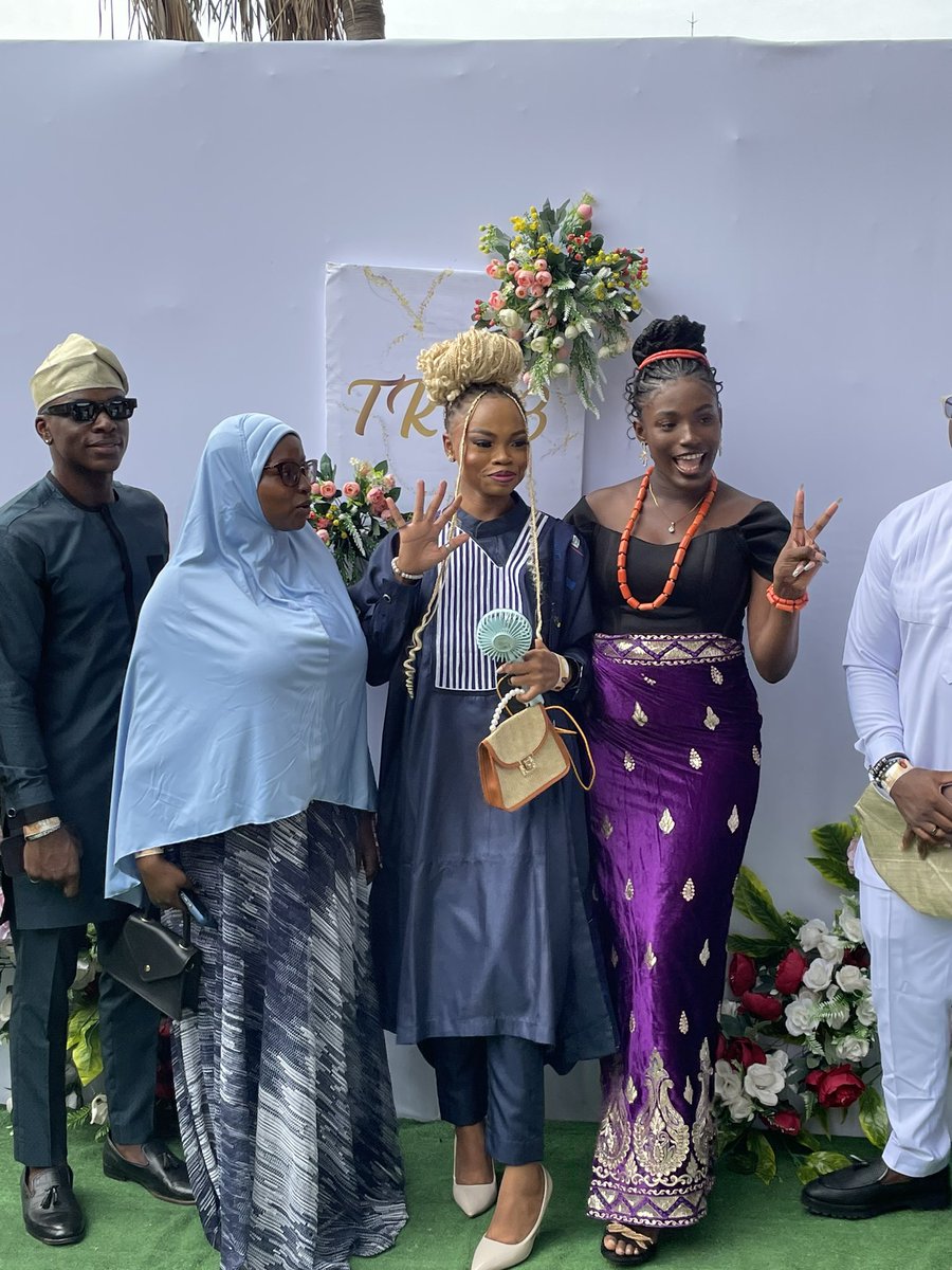 favourwarri's tweet photo. Final year week ended with the best owanbe🥹😍 @_ulesofficial #TR23 https://t.co/xmYsnNxfcV
