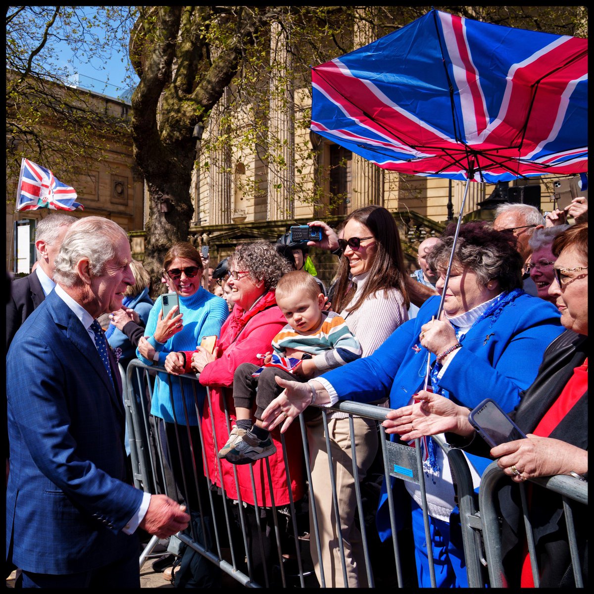 super_jon's tweet photo. Britain’s King Charles III goes walkabout on a visit to Liverpool, Wednesday, April 26, 2023 (AP Photo/Jon Super, pool) #royals #britishroyalfamily #coronation #unionjack #liverpoollibrary #royalvisit @apnews #ap #jonsuperphotography #KingCharlesIII https://t.co/tjPnta76vs
