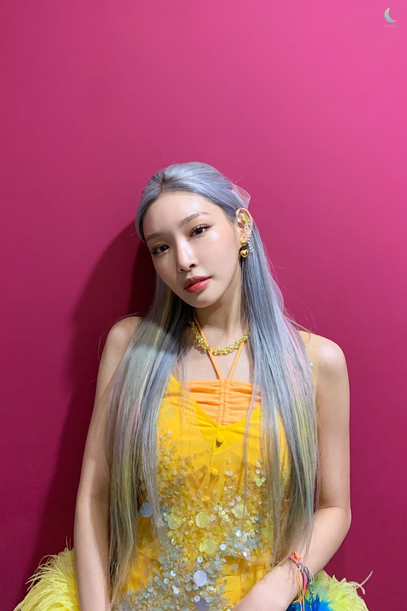 ChunghaGlobal's tweet photo. Chungha’s exclusive contract with MNH Entertainment has ended today on April 29, 2023. Congratulations to Chungha 💚💙💜 

Here’s to a beautiful new start! We hope Chungha will now receive the support she deserves from a new company, we’ll stay by her side no matter what. 🌙 https://t.co/QR6R3wbLcf