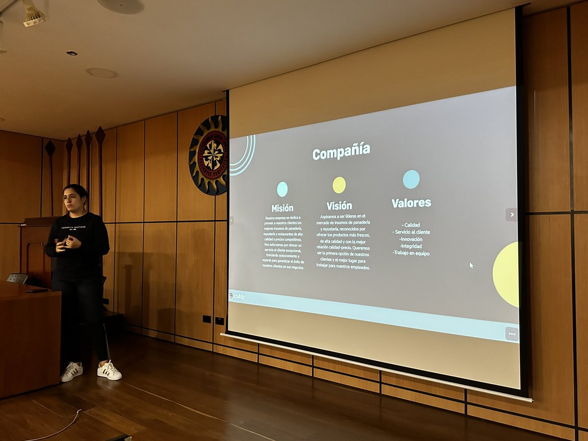 MariaMRiveraG's tweet photo. Qué presentaciones tan bonitas de mis estudiantes de la @SANTOTOBGA 
Muy bien estructurados sus modelos de negocio y que fuerza la que tienen estos muchachos. El siguiente semestre ya serán profesionales. https://t.co/fesOJYG8Gh
