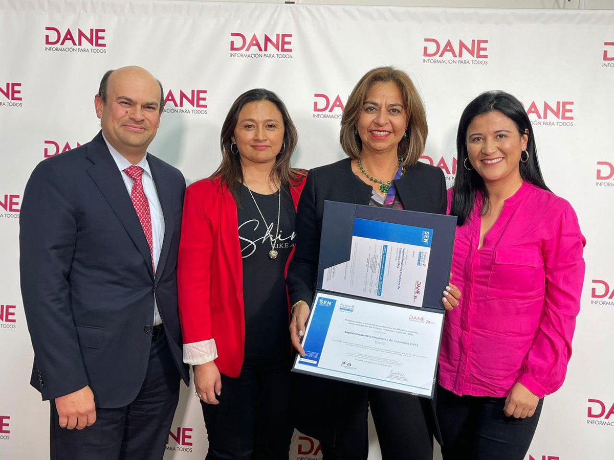 SFCsupervisor's tweet photo. ¡#OrgulloSFC!
👏Nuestra Entidad recibió reconocimiento del @Dane_Colombia por calidad estadística para dos procesos de certificación de tasas de interés👏 https://t.co/gPxACqxDag https://t.co/9SOqJu4tTX