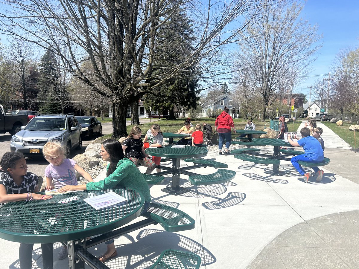 PremoApremo2's tweet photo. It was a perfect day for our PEEPS from Mrs. Kelley’s and Mrs. Premo’s classes to read together outside!  Then, they picked up branches and twigs to make our lawn look beautiful! https://t.co/YNVafeyk5o