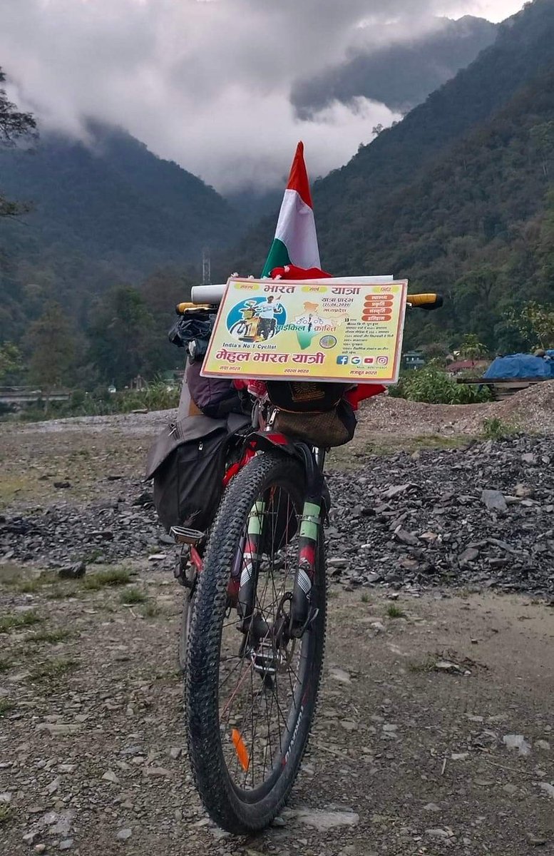 Crazee_Mink's tweet photo. Meet Mehul Lakhani, a former teacher, cycled over 40000kms across India to promote yoga &amp; cycling. Starting on IY Day in 2021, visited 13 states, teaching yoga and facing challenges along the way.  He needs our support. Currently he's near Tawang @Decathlon_India  @anandmahindra https://t.co/zo70wRICTu