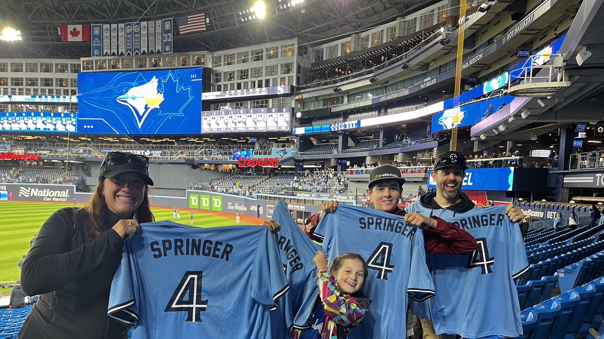 patricklyver's tweet photo. Jerseys for the crew!
#GoJays #NextLevel https://t.co/uDwMxx5NVI