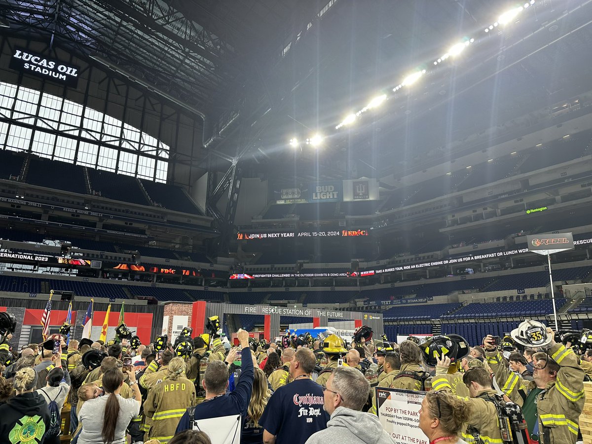 BrandonHagerRSM's tweet photo. Successful day at FDIC. I loved the opportunity to talk @FirstNet with some awesome first responders from across the country. @Mmmgood34 @TheoAlexander11 @WolfpackGLM @GreaterLakesMkt https://t.co/c3dwA4xuCr