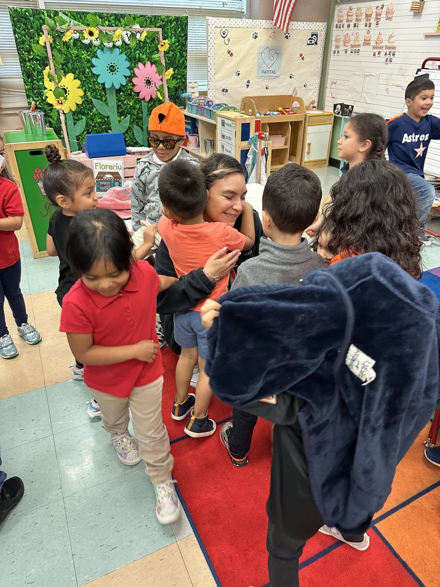 MariluReynaga's tweet photo. Thank you so much @CorneliusElem for showing me so much love this week❤️! I didn’t take any pictures I was caught of guard every time someone would call me to their room! @HISD_Wraparound @RubioMgrWrap #wraparoundappreciationweek https://t.co/AywmCTprs1