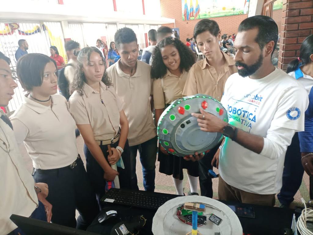 fundabitguaric2's tweet photo. Finalizado con éxito el #Flisol2023 dónde se realizaron exhibiciones, talleres y ponencias en la aplicación de la tecnología libre, el uso de la Robótica Educativa e innovación del emprendimiento. @NicolasMaduro @_LaAvanzadora @Fundabit_
 #JusticiaYReparación #SomosFundabit https://t.co/fRwisq9rg7