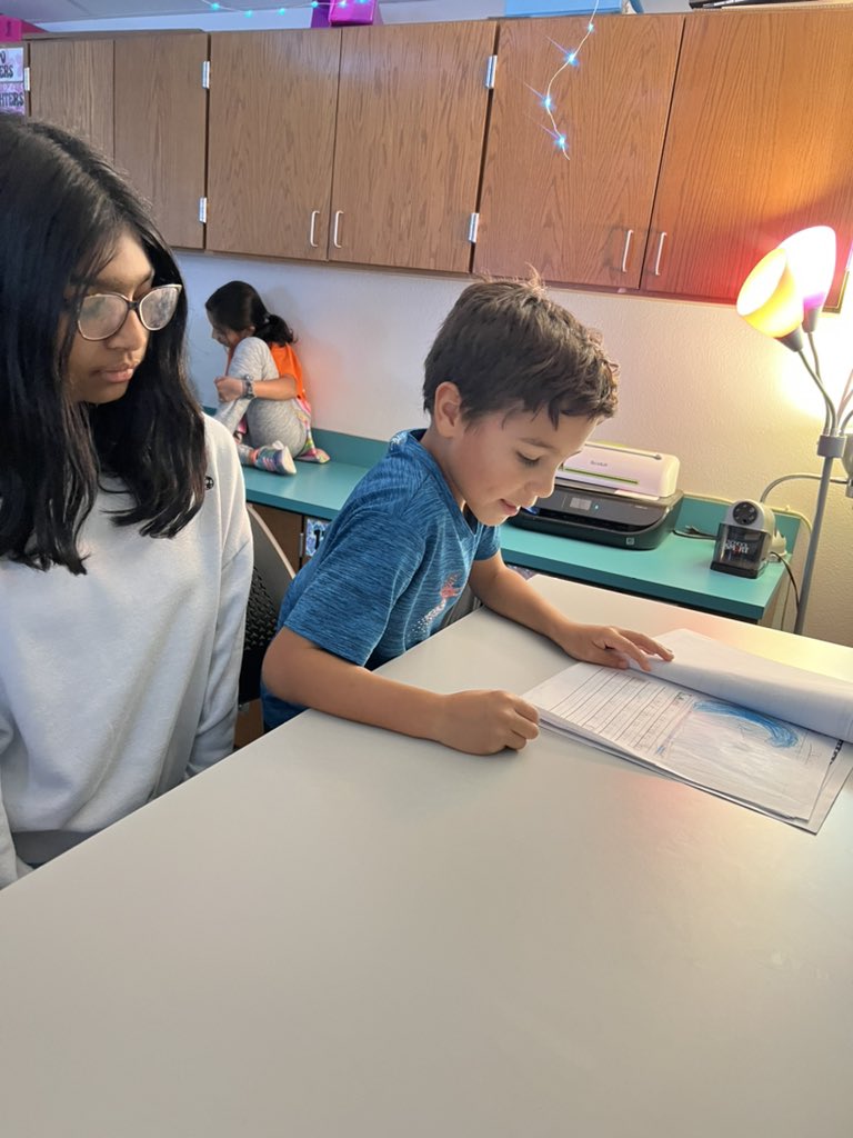 MrsWhiteDCE's tweet photo. We had the best time sharing our nonfiction stories with 5th grade!! It was so sweet hearing them encourage and praise these little writers! 💗📖 @Mrs_McDonaldDCE https://t.co/PsSgFRMHyW