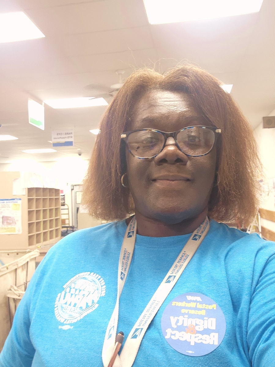APWUnational's tweet photo. Unsafe staffing levels put postal workers at risk of injury and illness. Let's make sure they have the postal staffing they need to deliver great postal service to our communities. #SafeStaffing #PostalSafety https://t.co/SiMsyPx1Ku