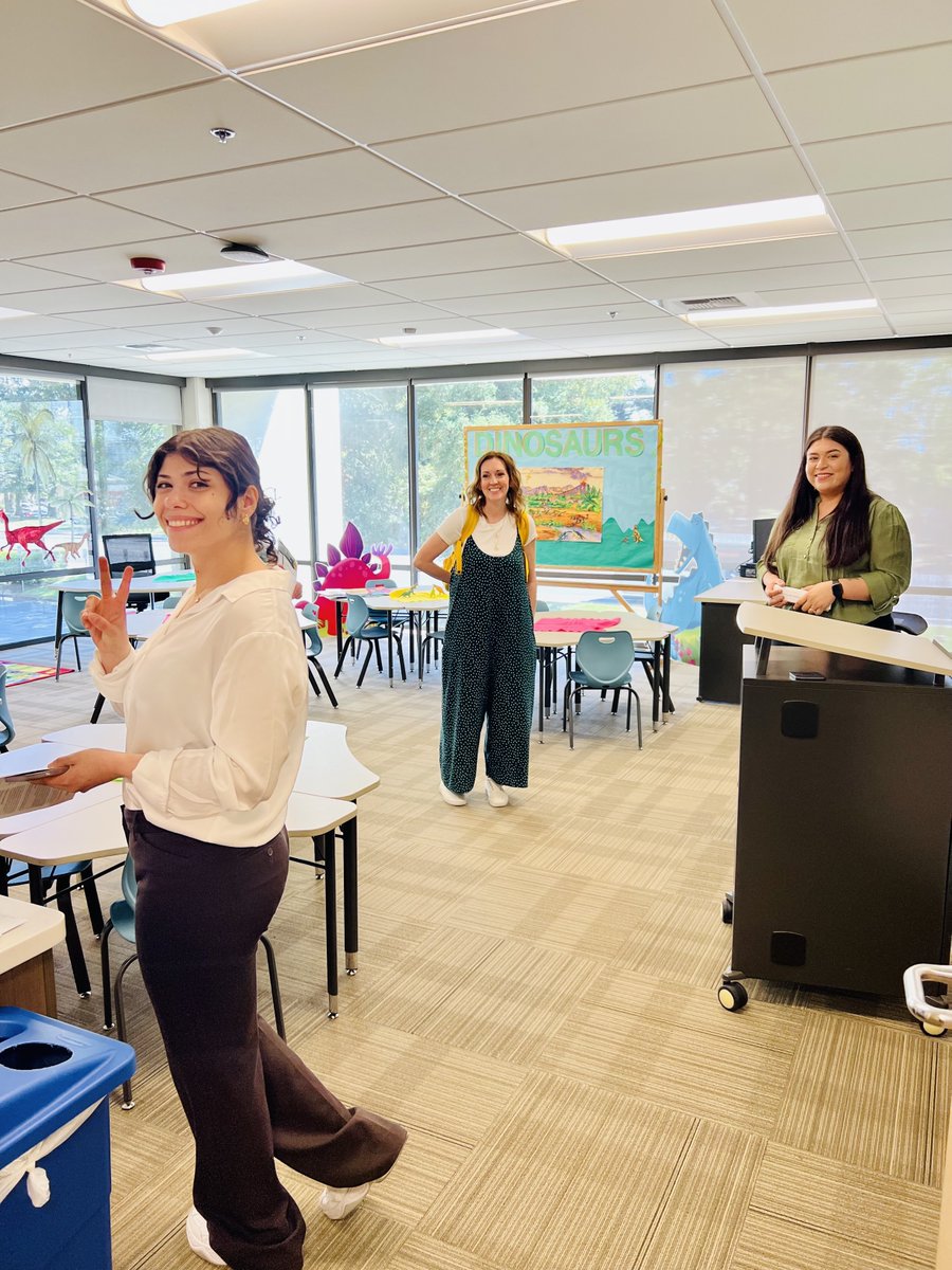 SacStatehhs's tweet photo. HHS is kicking off Admitted Student Weekend with tours of Folsom Hall provided by our amazing students in Communication Sciences &amp; Disorders, @sacstatedpt, and Nursing! 🐝💚💛

#AdmittedStudentWeekend #SacState #HHS #CSAD #Nursing #PhysicalTherapy https://t.co/S4TuNQ24Nx