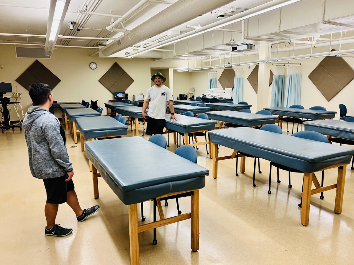 SacStatehhs's tweet photo. HHS is kicking off Admitted Student Weekend with tours of Folsom Hall provided by our amazing students in Communication Sciences &amp; Disorders, @sacstatedpt, and Nursing! 🐝💚💛

#AdmittedStudentWeekend #SacState #HHS #CSAD #Nursing #PhysicalTherapy https://t.co/S4TuNQ24Nx