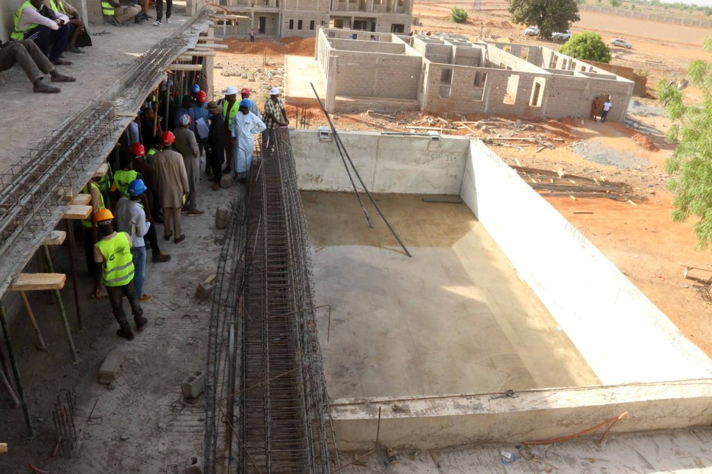 Une délégation de la @fifacom_fr conduite par @GelsonFernandes visite le chantier du Centre Technique de la @femafoot entièrement financé par le programme #forward de la FIFA 
@senego @GouvernementM @BavieuxToure @MagassoubaMakan @mauritaniefoot @Cafonline1