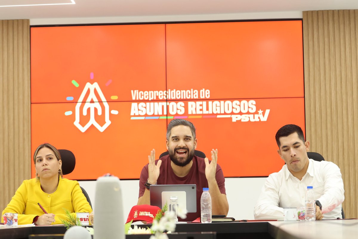 nicmaduroguerra's tweet photo. Los #VenezolanosDeFe estamos construyendo un país de bien, con el esfuerzo y el trabajo de las y los responsables de nuestra vicepresidencia en cada estado. El equipo de Asuntos Religiosos del @PartidoPSUV, está desplegado convenciendo con el ejemplo y emulando los esfuerzos del Presidente @NicolasMaduro para la atención y el bienestar de todas y todos.
