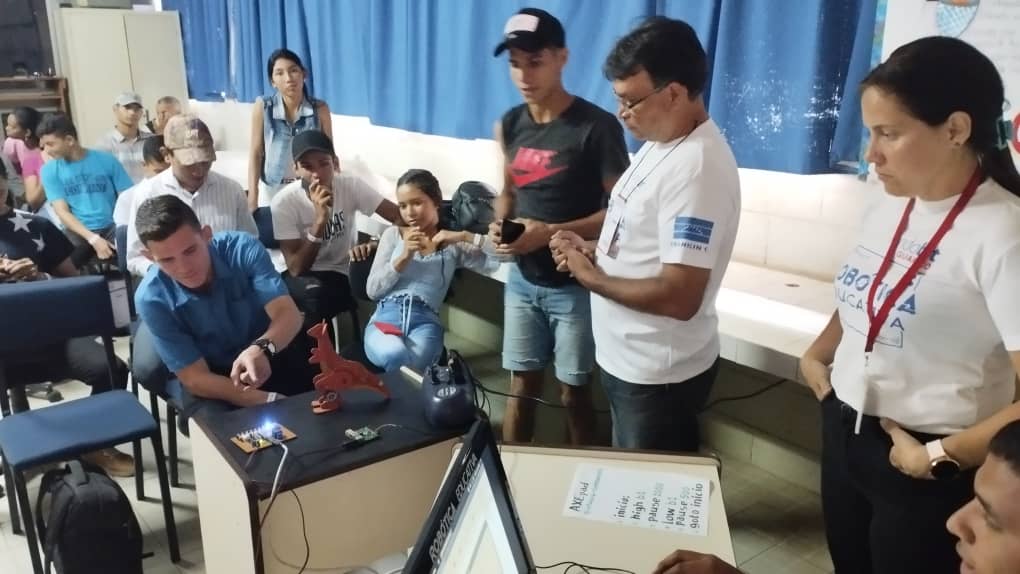fundabitguaric2's tweet photo. Finalizado con éxito el #Flisol2023 dónde se realizaron exhibiciones, talleres y ponencias en la aplicación de la tecnología libre, el uso de la Robótica Educativa e innovación del emprendimiento. @NicolasMaduro @_LaAvanzadora @Fundabit_
 #JusticiaYReparación #SomosFundabit https://t.co/fRwisq9rg7