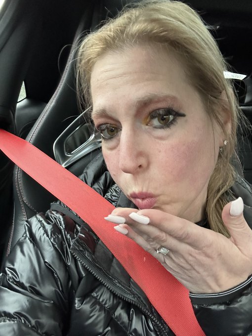 Fast make up because hubby says let&rsquo;s run errands and maybe date night and you go ✅ ok&hellip;..wanted to do