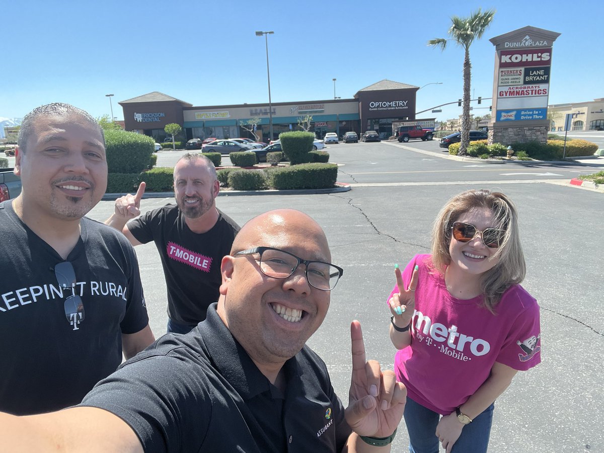 edwardmagdziak's tweet photo. Partnered with Lupe and MetroCom for a phenomenal weekend 🎉 let’s close April strong 💪 Strong Partnerships! @JamesLeeWW @CB_protectingNW @BigRobEdouard We are FIRED UP 🔥 https://t.co/KccpmdR6Qe
