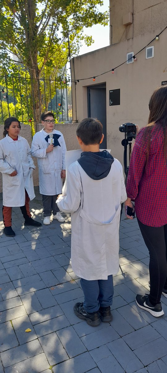 EducateUruguay's tweet photo. #Eurekalearningdays Día II👉Hoy junto a @sofiamaccio entramos en el mundo de las noticias! Pudimos producir, investigar y comunicar en un noticiero hecho 100% por niños y niñas. 🎥🎬🎙️
#RemakeLearning
@RemakeDays https://t.co/7jwPspwJQE