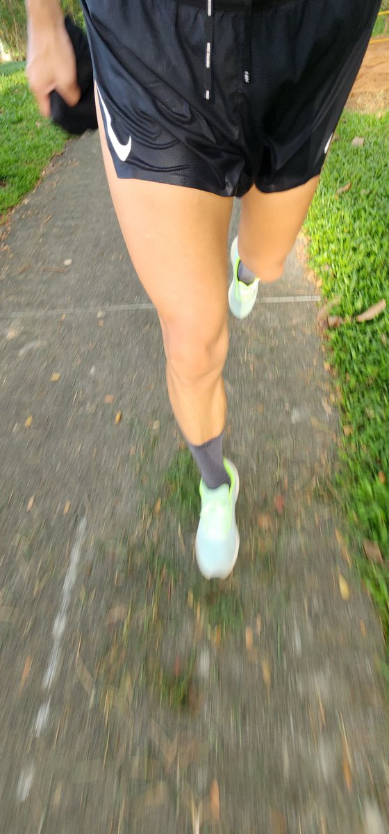 AkiPonJin's tweet photo. Burnt out week so taking it real easy this morning #activemeditation #legpics #runninglife #nike https://t.co/cL5QusyS4z