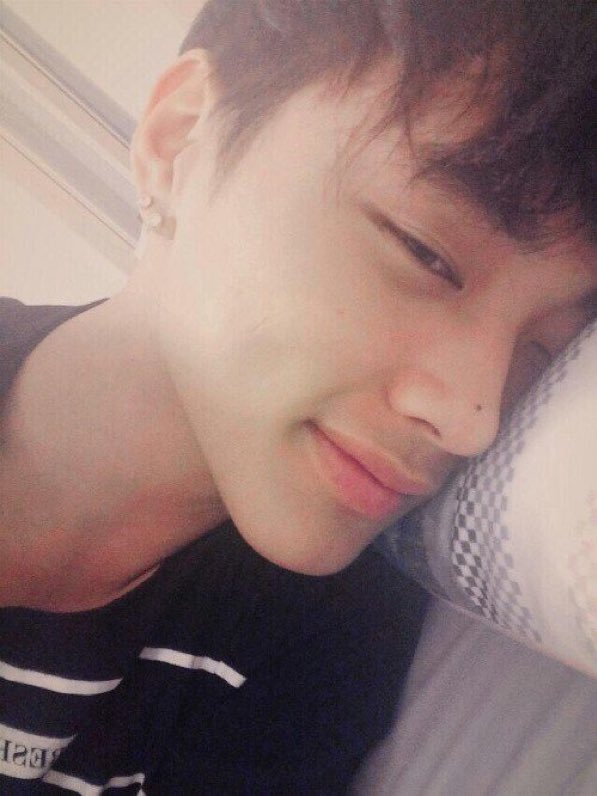 MUSICDJAE's tweet photo. one more hour and it’s out. posting a old pic of me each time i post #BABYJAE https://t.co/RtMz6pFV25