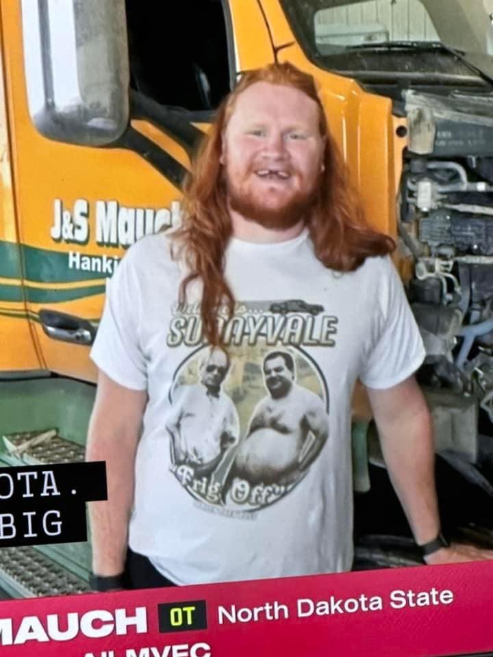 DoubleHFantasy1's tweet photo. Cody Mauch wearing the Trailer Park Boys T-Shirt makes me love him even more irrationally than i should after him being on the team for only 27 minutes… @NFL @barstoolsports @trailerparkboys @gmfb @Buccaneers @StevenCheah #FrigOff https://t.co/YbDe2rUigp