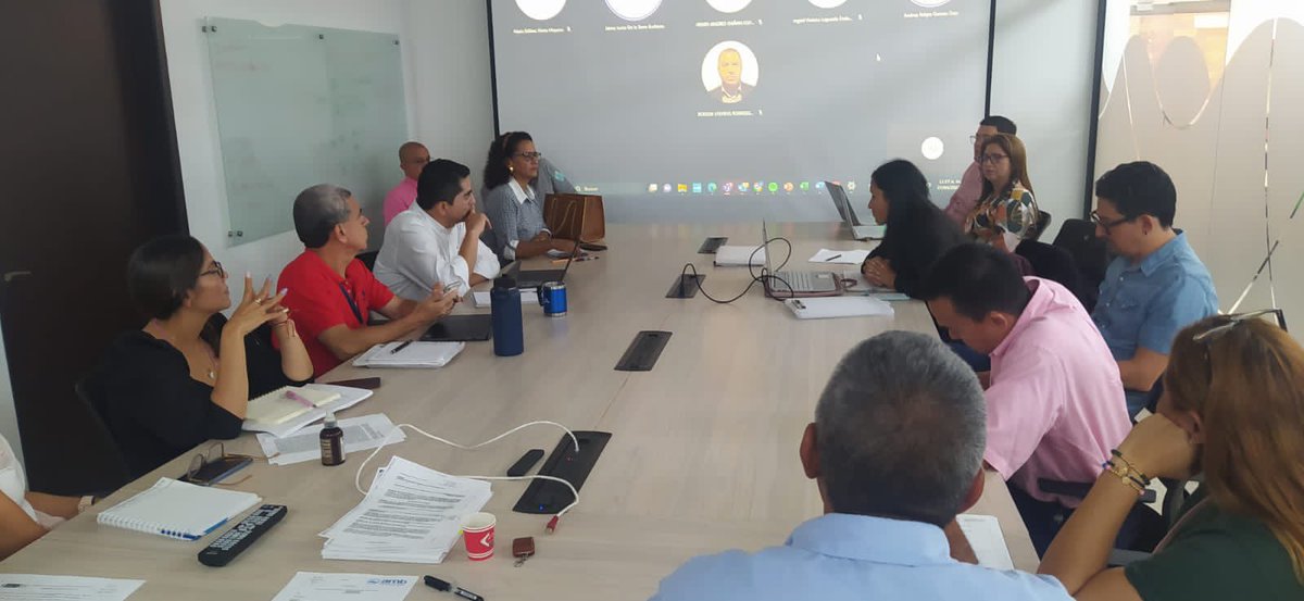 EsantSantander's tweet photo. #EsConHechos | Nos complace compartir que esta semana recibimos la visita del @Minvivienda, quienes realizaron un seguimiento detallado del estado de los proyectos del Plan Agua Vida - CUR. (Sigue hilo) https://t.co/0ymUCoitly