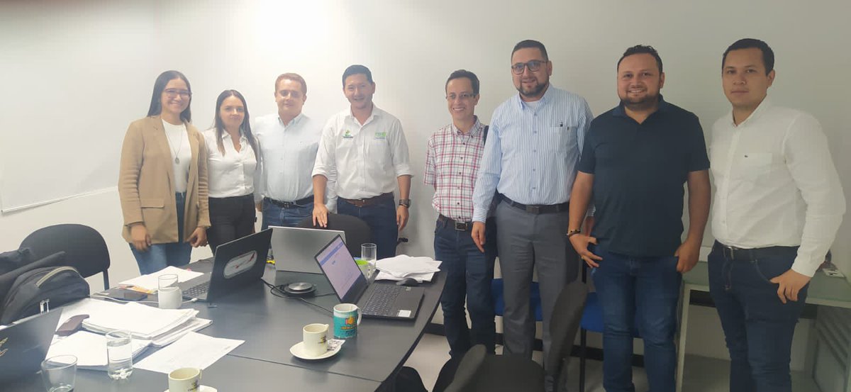 EsantSantander's tweet photo. #EsConHechos | Nos complace compartir que esta semana recibimos la visita del @Minvivienda, quienes realizaron un seguimiento detallado del estado de los proyectos del Plan Agua Vida - CUR. (Sigue hilo) https://t.co/0ymUCoitly