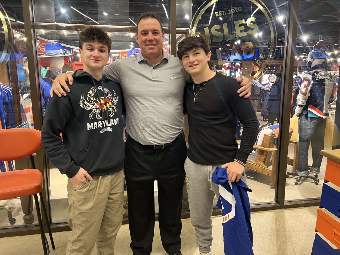 tiffmm99's tweet photo. Took Anthony &amp; Alex to their FIRST islanders game !! They met Sean Bates &amp; go to a play off game ! #lgi #LETSGOISLANDERS #isles #IslesNation https://t.co/TRpCAh0EiO