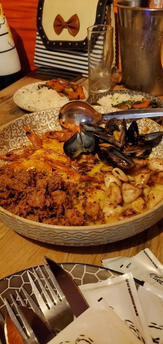 HRE_Rest_List's tweet photo. So a certain thing happened in Harare this last month.... One of my favorite South African franchises opened doors in the Sunshine City.... 

Ladies and Gentlemen..... I present to you.. Mozambik... Review coming soon on Instagram https://t.co/OrfkTq2VoZ