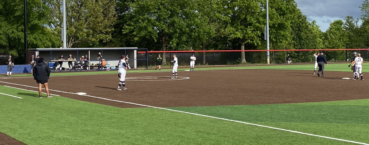 CoachBurkett61's tweet photo. Excited to finally catch @NWSCC_SB at Patriot Park🏟️! Beautiful
afternoon for some 🥎🥎🥎
Get ‘em @chloehandley73 ‼️ https://t.co/XlZibzMuRU