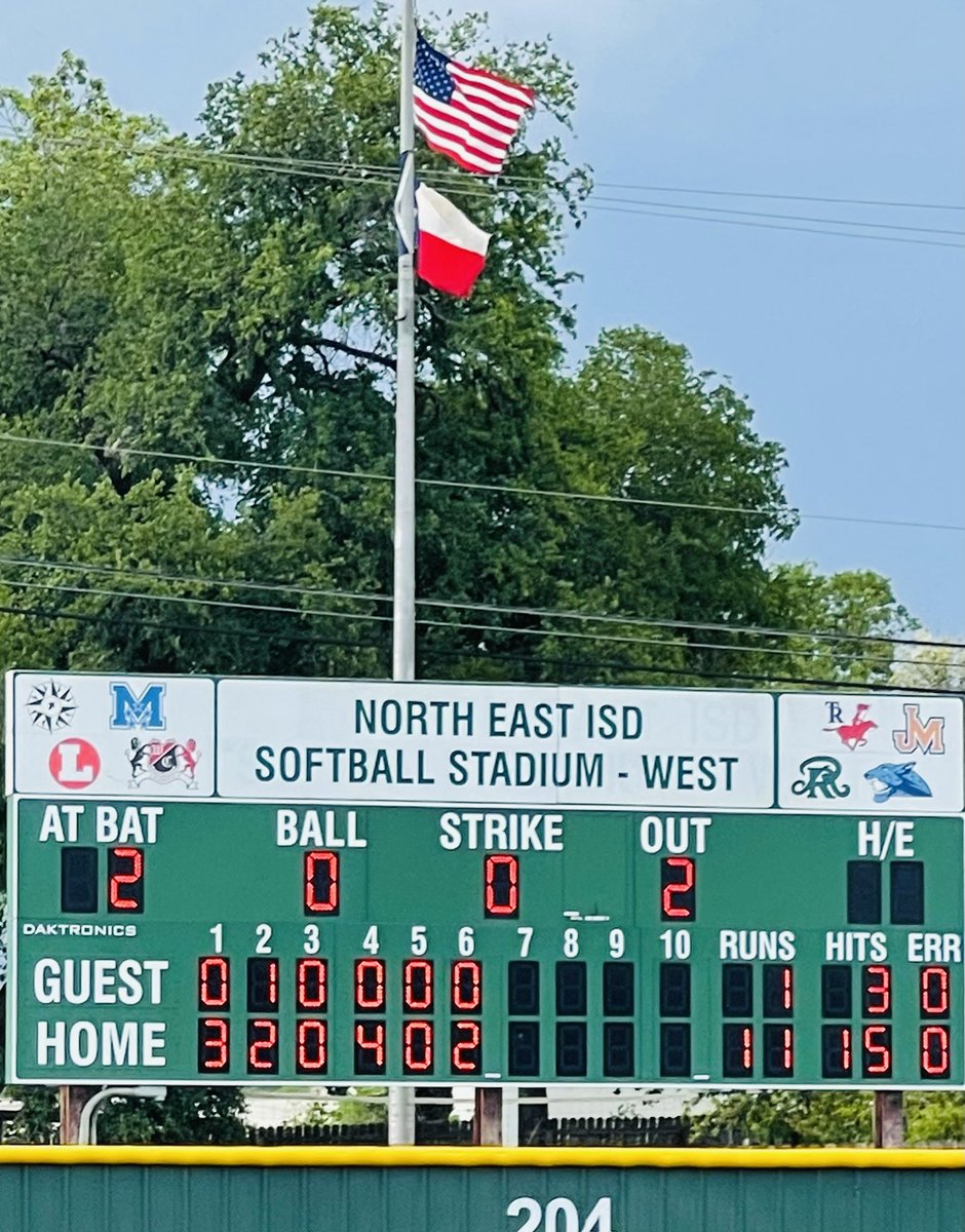 CoachSJEdwards's tweet photo. On to the 2nd round!
Jags 11 and Judson 1 #Time2Hunt #RightThroughTheirChest https://t.co/N8Hs2eZKko