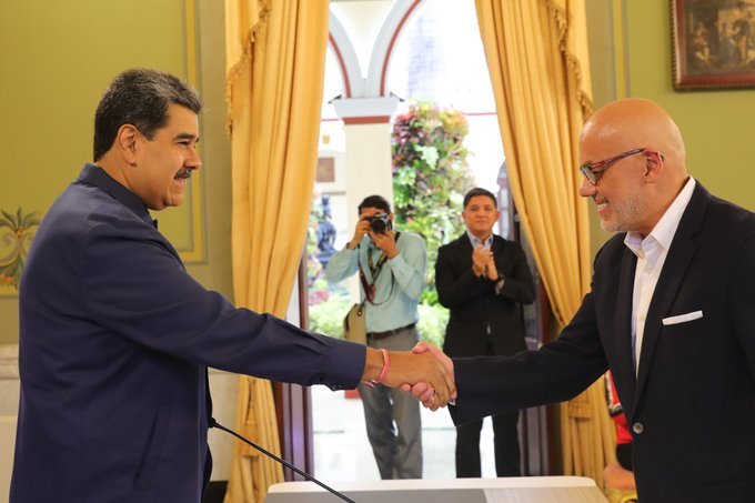 #EnFotos 📸| Pdte, Nicolás Maduro, promulga este #28Abr la Ley Orgánica de Extinción de Dominio, que apunta a resarcir el daño ocasionado por actividades ilícitas en el contexto de la lucha contra la corrupción.
 #JusticiaYReparación  <a href="/NicolasMaduro/">Nicolás Maduro</a>