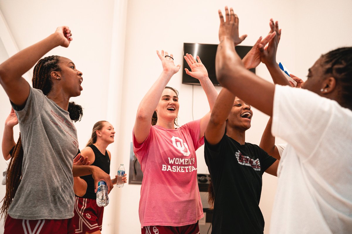 Friday 𝓯𝓾𝓷 with the squad 🤪