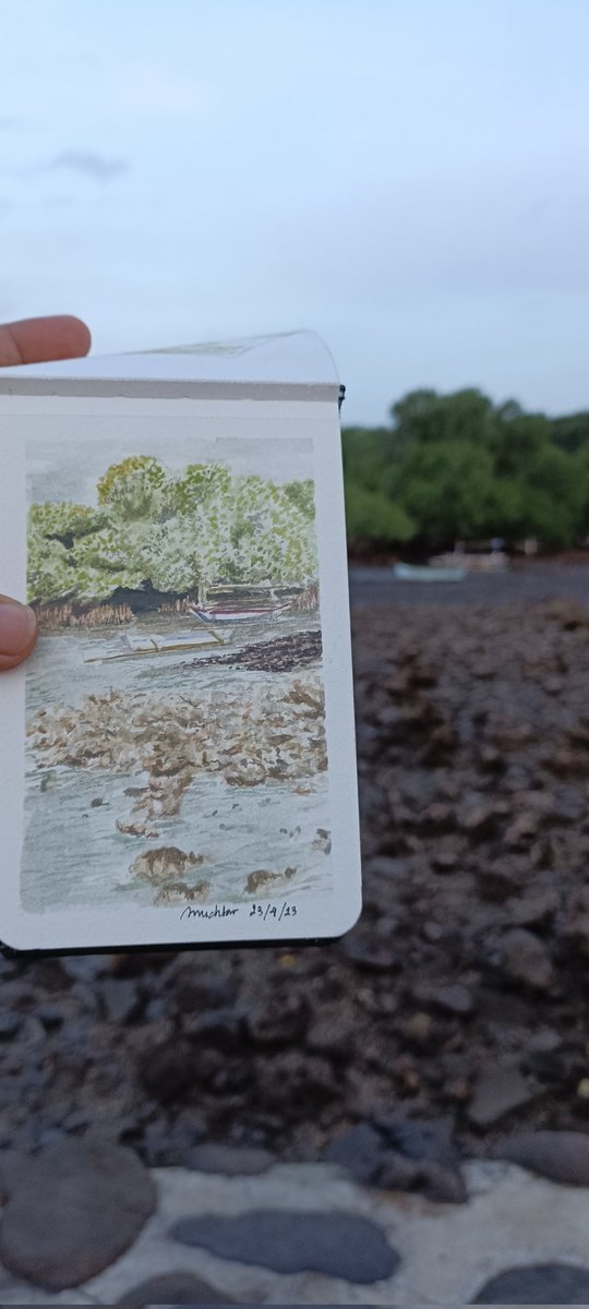 Muchtaro's tweet photo. Beach, I love salt water #watercolor #watercolordiary #watercolorsketch #watercolorsketch #sketchbook #sketching https://t.co/mtvD8ATYRq