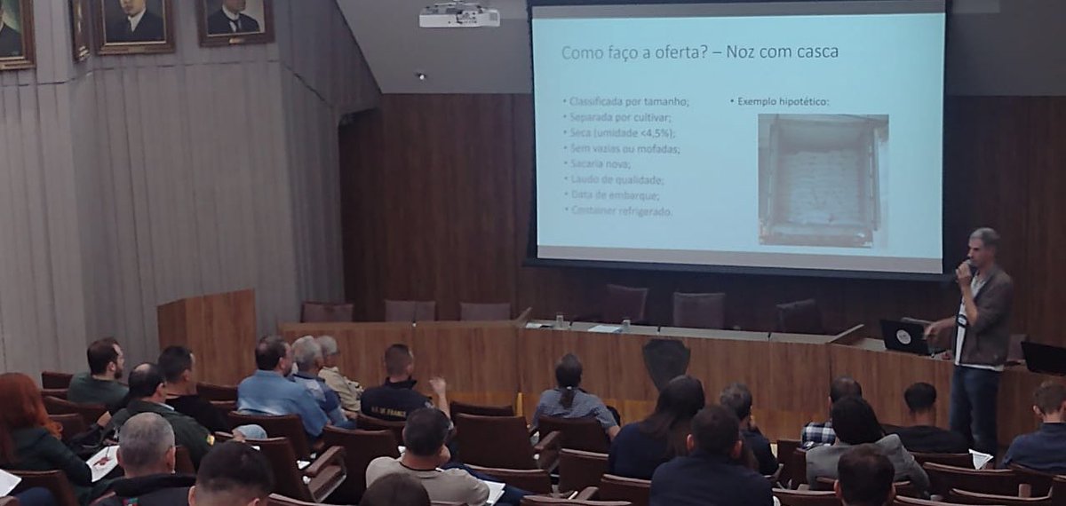 bassodaniel's tweet photo. Obrigado @pecanicultura pela oportunidade de falar aos produtores sobre exportação e de aprender muito com Mariano Marcó sobre qualidade da #pecan https://t.co/bJBYtDXfBo