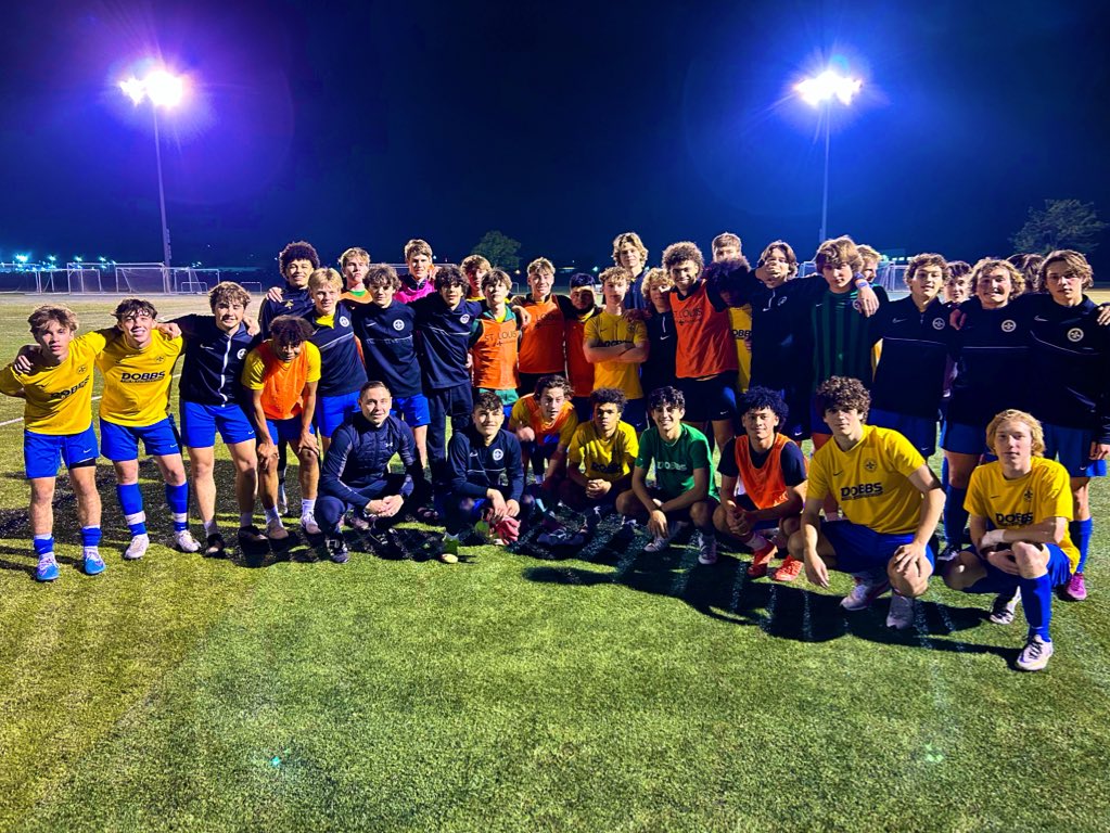 SLSGILSoccer's tweet photo. Great to have @UMSLMSOC come down and run a session for our ECNL U19 and U17s last night 👏 #pathway https://t.co/PWxa1QSV3l