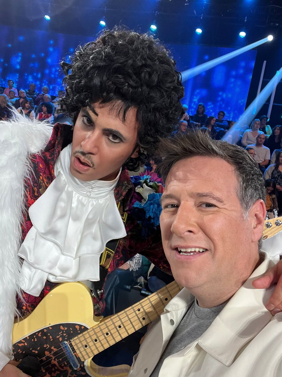 Carlos_Latre's tweet photo. Nos hemos vuelto locos con esta gran actuación, ¡grande @alfredgarcia! Vamosss pedazo de gala esta noche ¡se nota todo el trabajo que hay detrás! Nos lo ponéis muy difícil al jurado 😎 @TuCaraMSuena #TCMS5 https://t.co/TqJ7EVC8vy