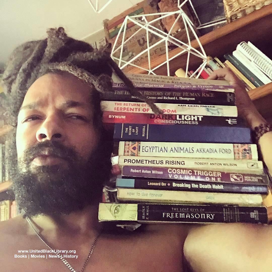 UnitedBlackOrg's tweet photo. #BookPhoneChallenge #BookPhoneFridaysFrom @illuminaticongo - Having a deep convo with this #bookphonechallenge #leonardorr #breakingthedeathhabit #lostkeysoffreemasonry #manlyphall #darklightconsciousness #illuminaticongo #robertantonwilson @lordjamar https://t.co/gF5LTeopKe