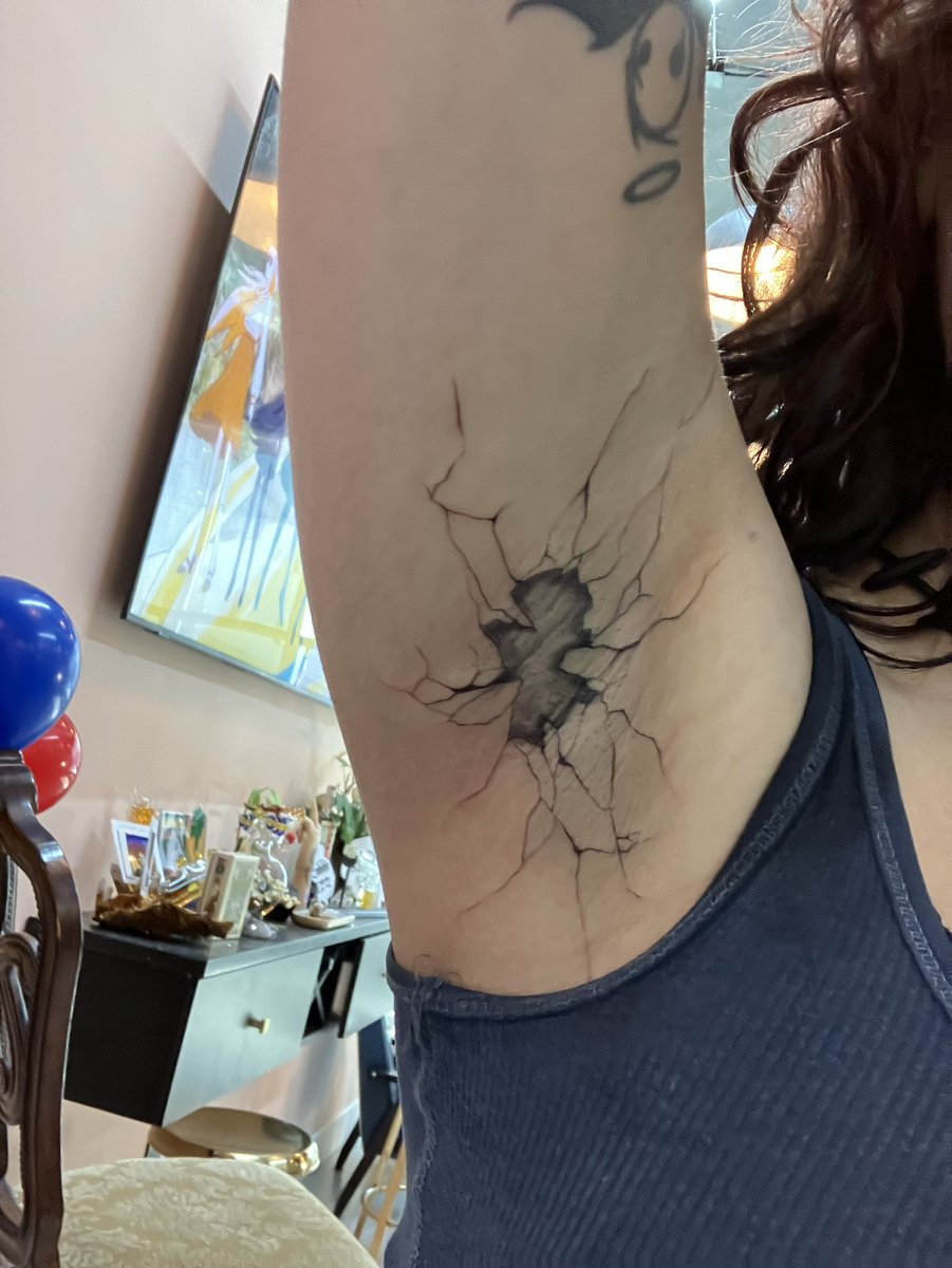 emotaxi's tweet photo. my early bday gift from my bf <3 https://t.co/yAYhLBTSw8